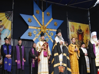 Modlitwa ekumeniczna na lwowskim majdanie 19.02.2014